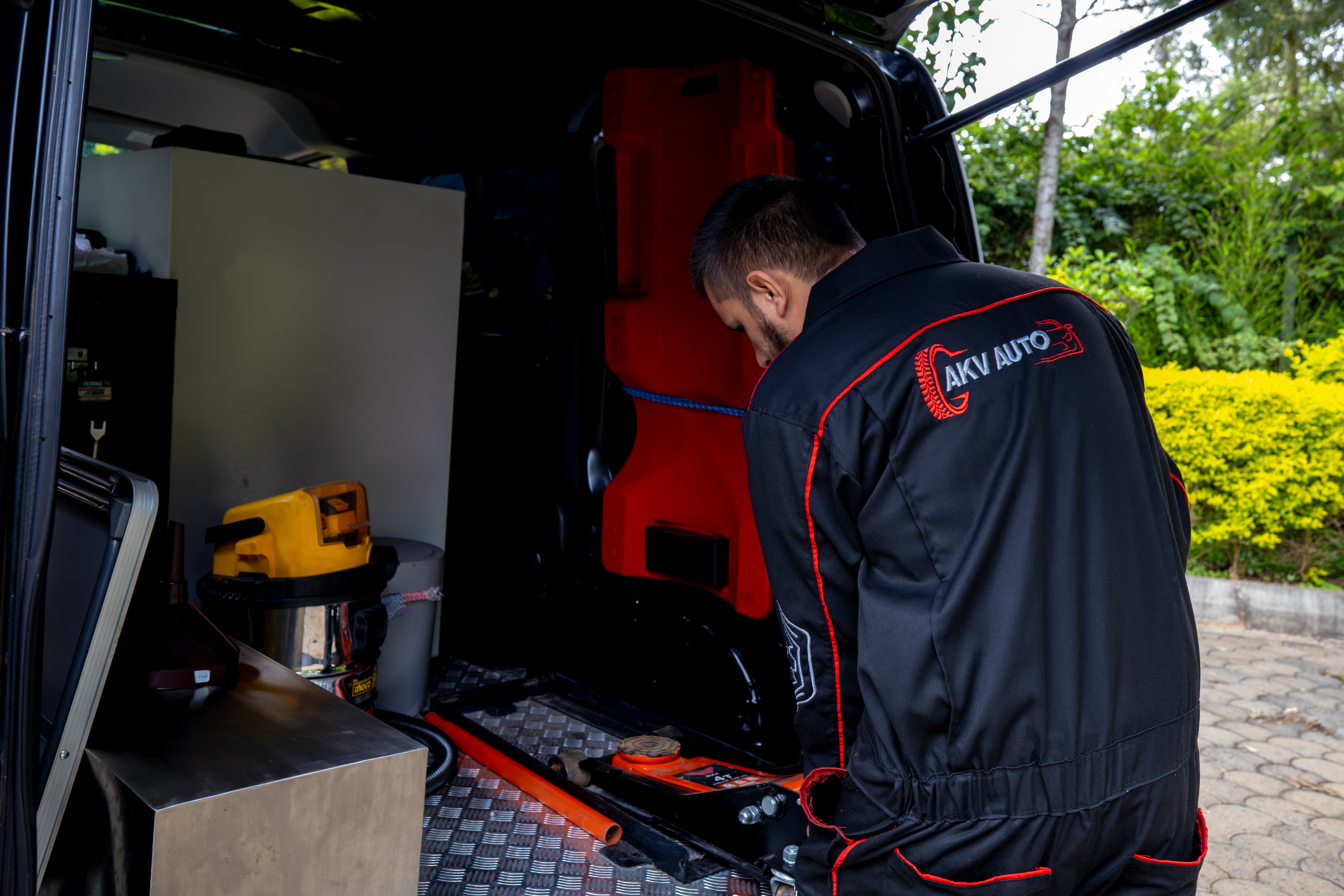 Garage standards and interior
